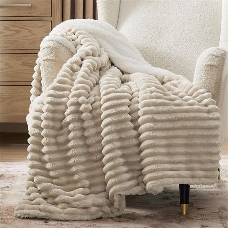 Bedsure Sherpa Fleece Throw Blanket, Beige, 50x60 Inches